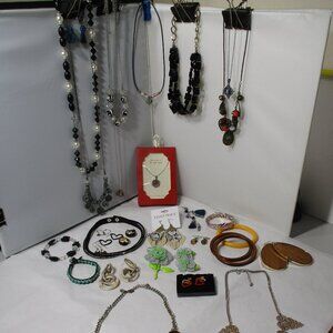 Mixed Lot of Costume Jewelry Bracelets Earrings Necklaces Grab Bag Over 1 Pound